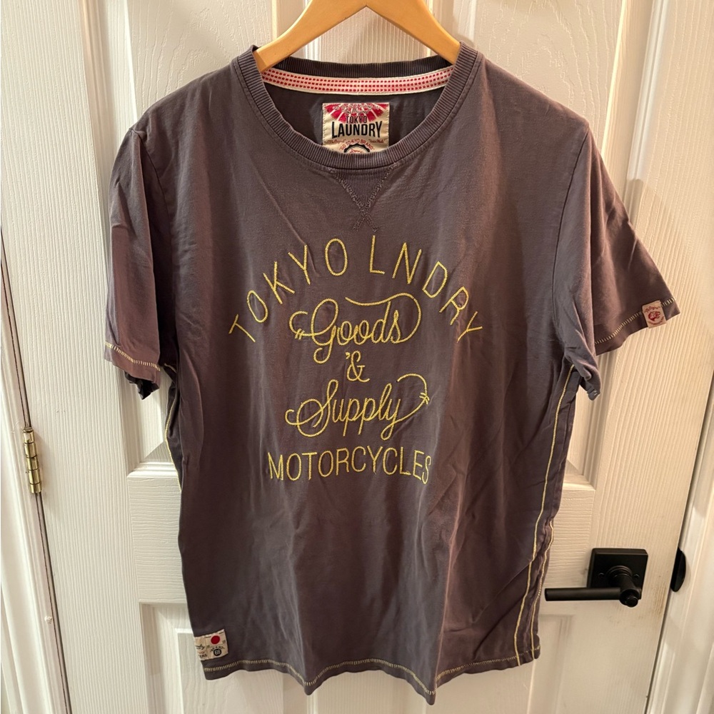 Tokyo Laundry Gray T-Shirt with Red and Blue Print
